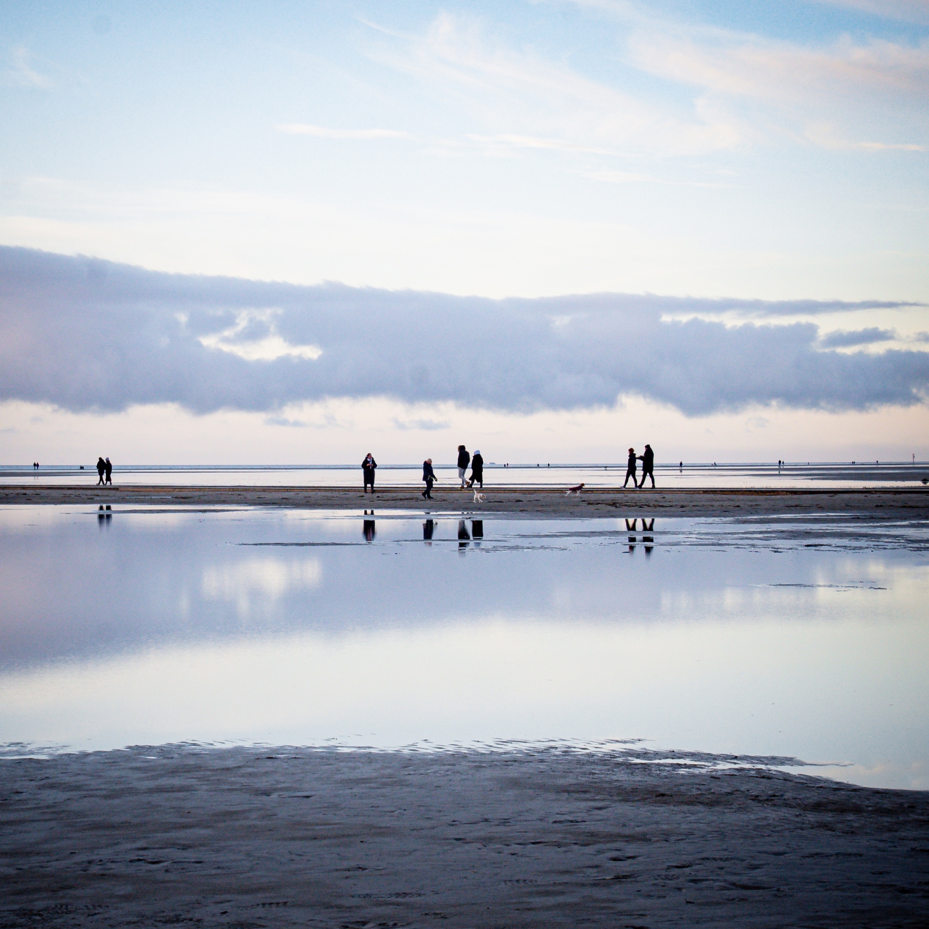 St. Peter-Ording auf Holz - Strandspaziergang im Wattspiegel