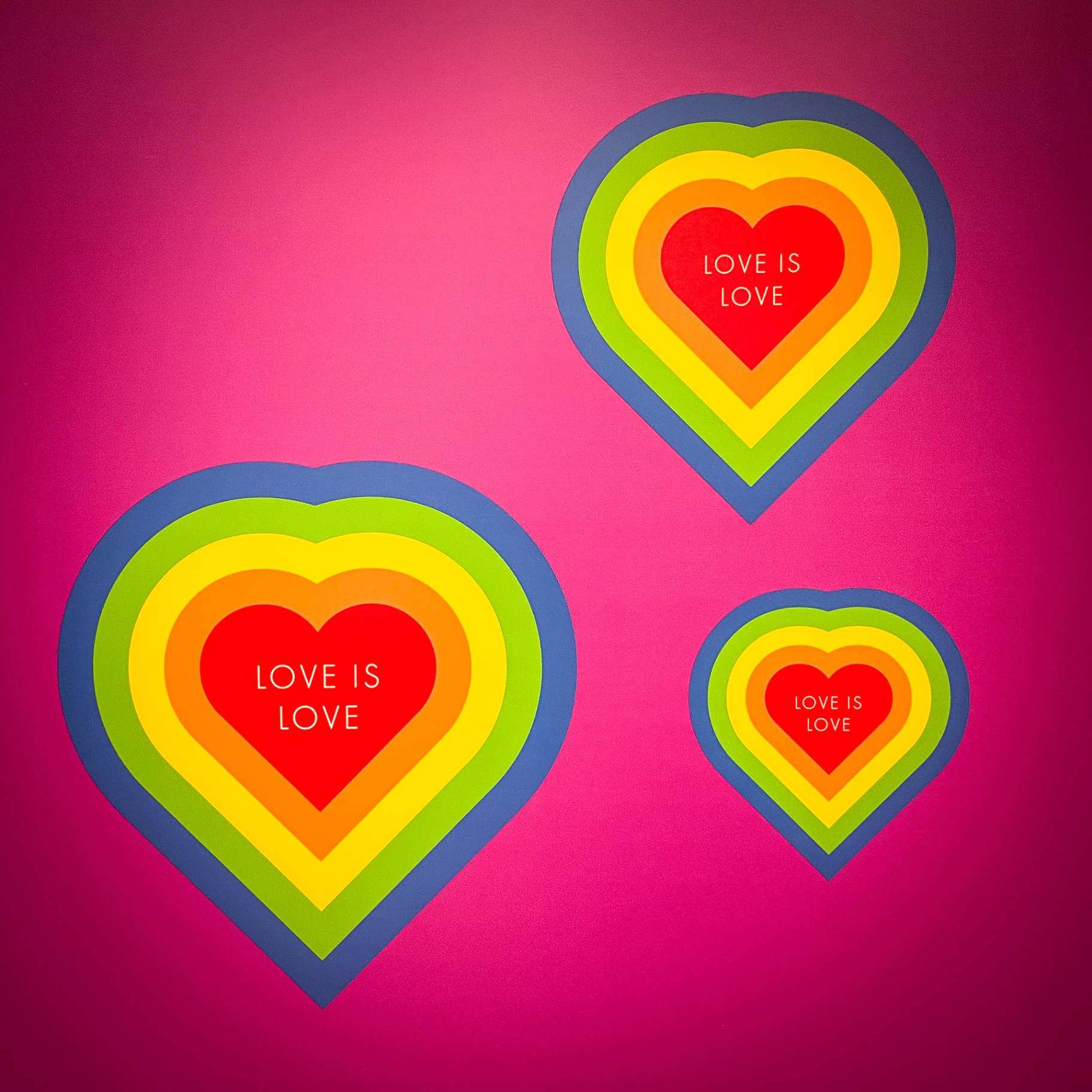 Streetart auf Holz - Love is Love
