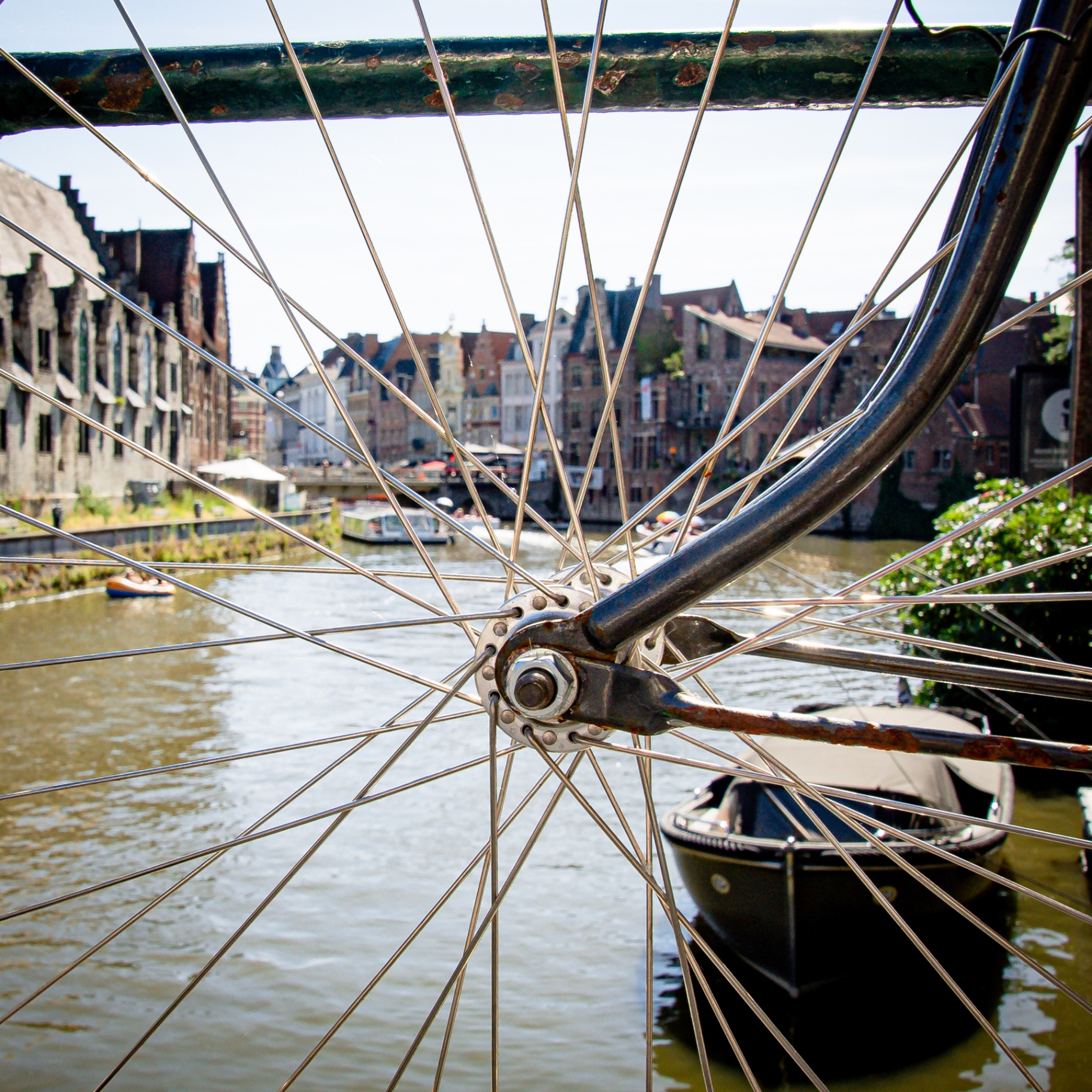 Gent auf Holz - Fahrrad am Kanal