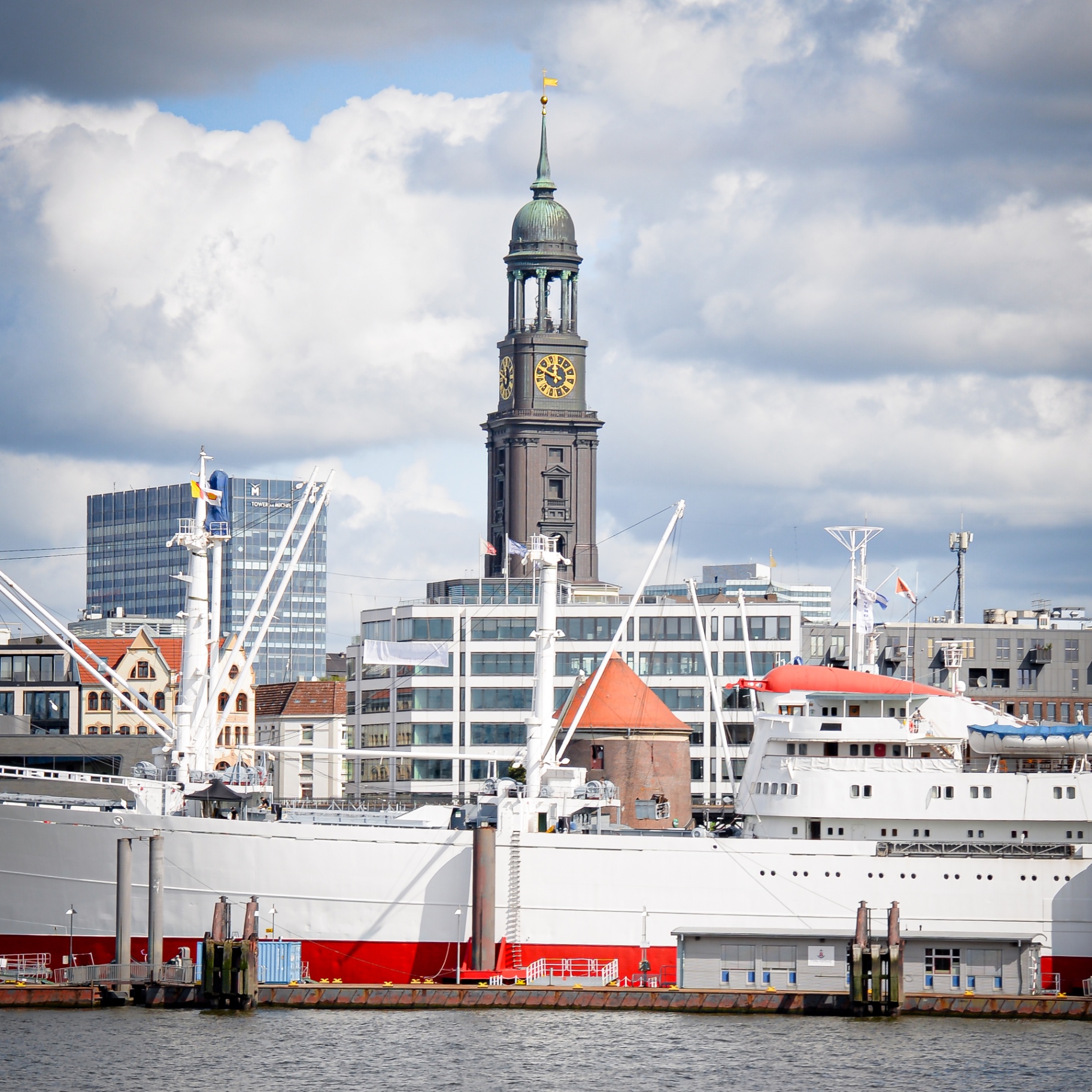 Hamburg auf Holz - Michel & Cap San Diego