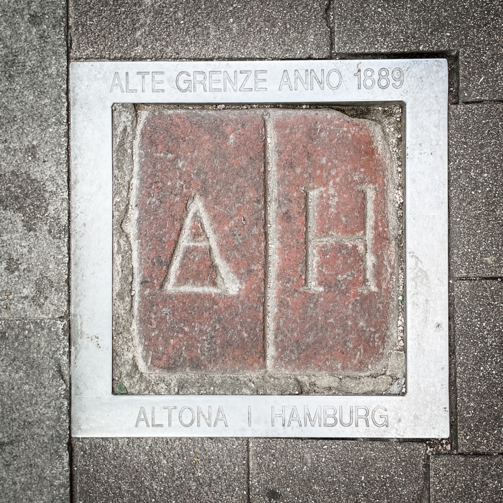 Hamburg auf Holz - Altona/Hamburg Grenzstein