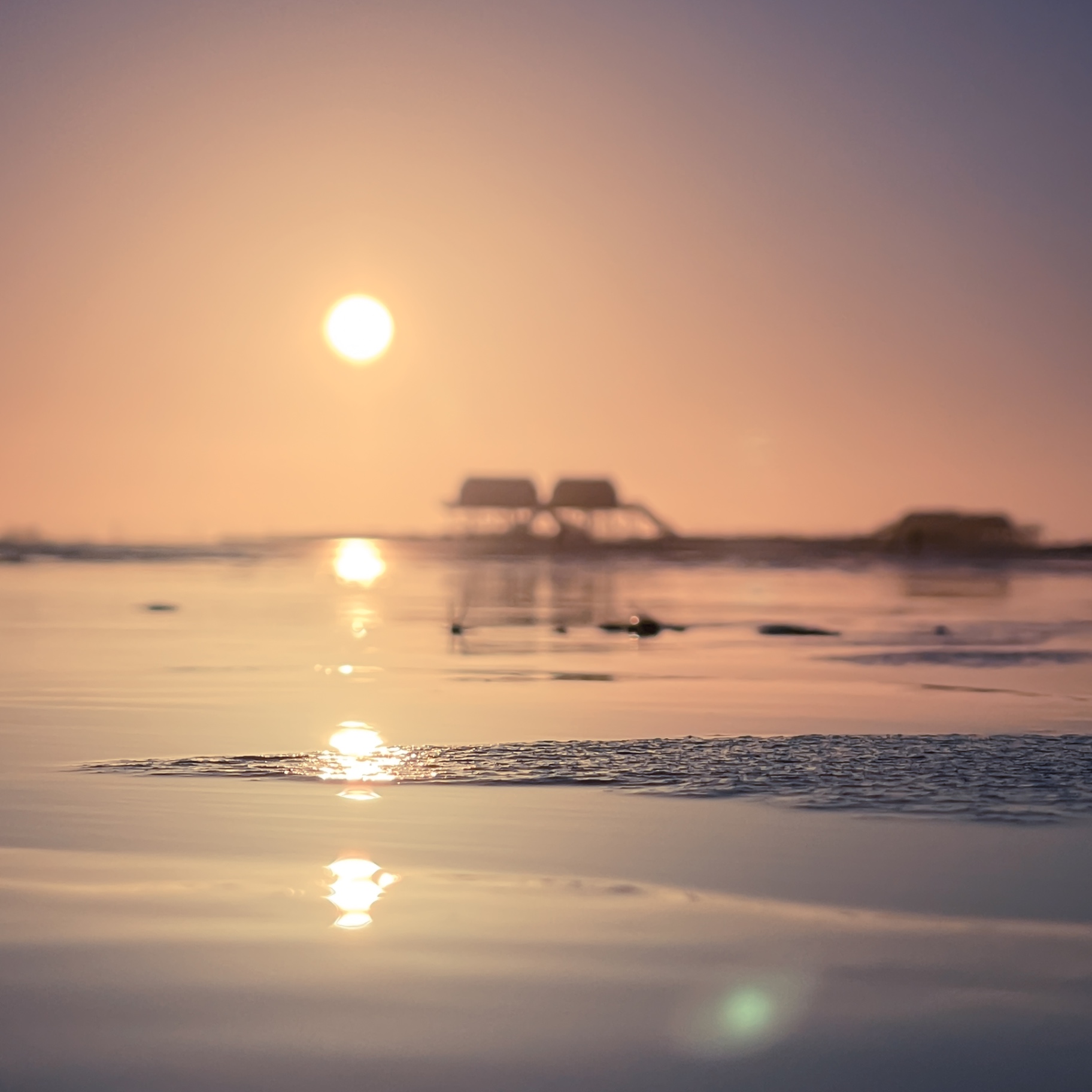 St. Peter-Ording auf Holz - Sonne über Pfahlbauten