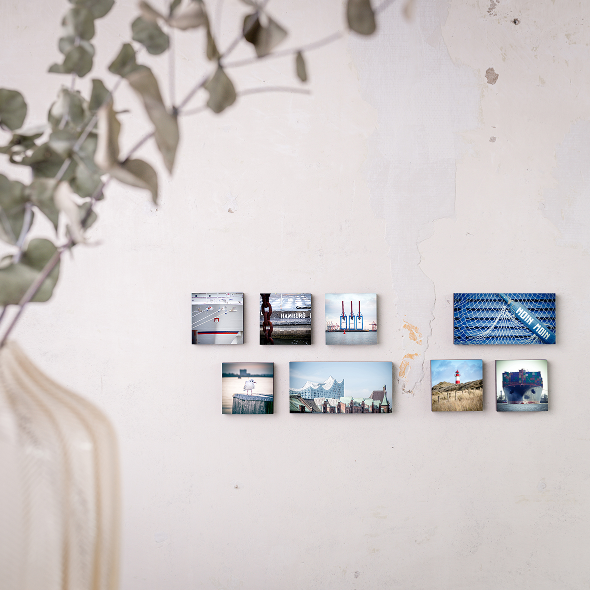 Fotoquadrate an der Wand