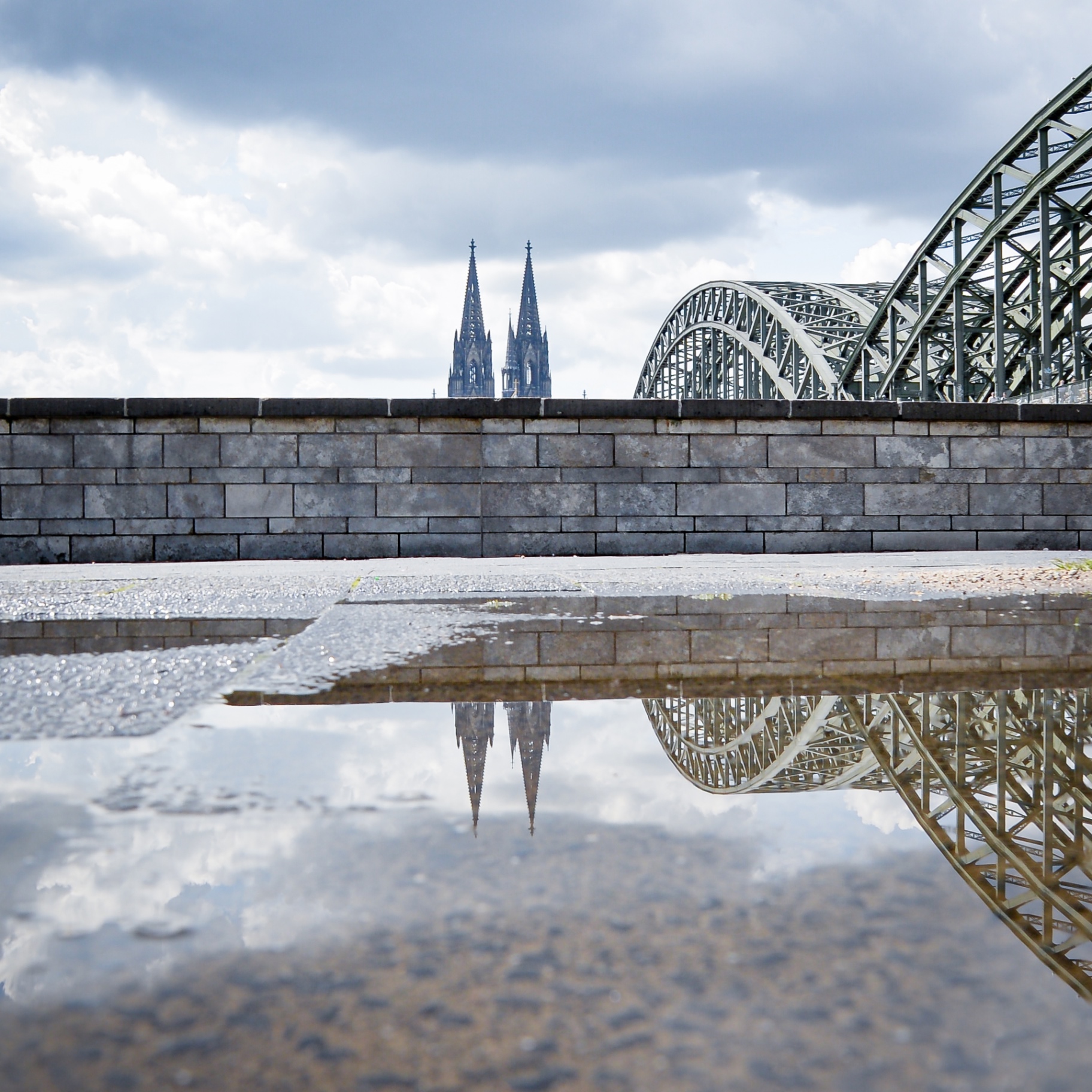 Köln auf Holz - Hohenzollern Spiegelung