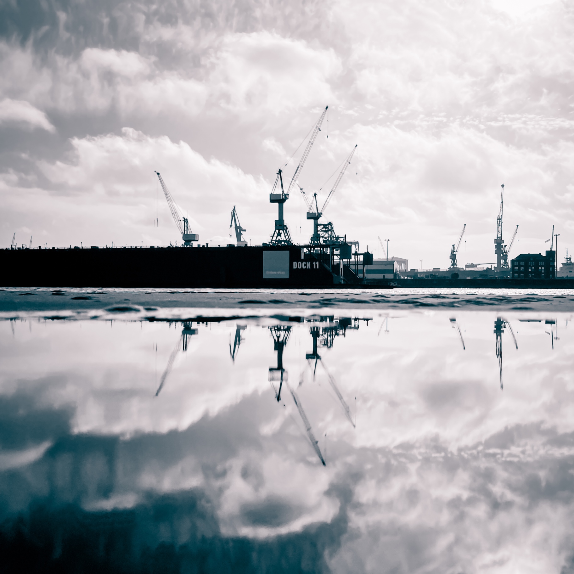 Hamburg auf Holz - Dock 11 Spiegelung