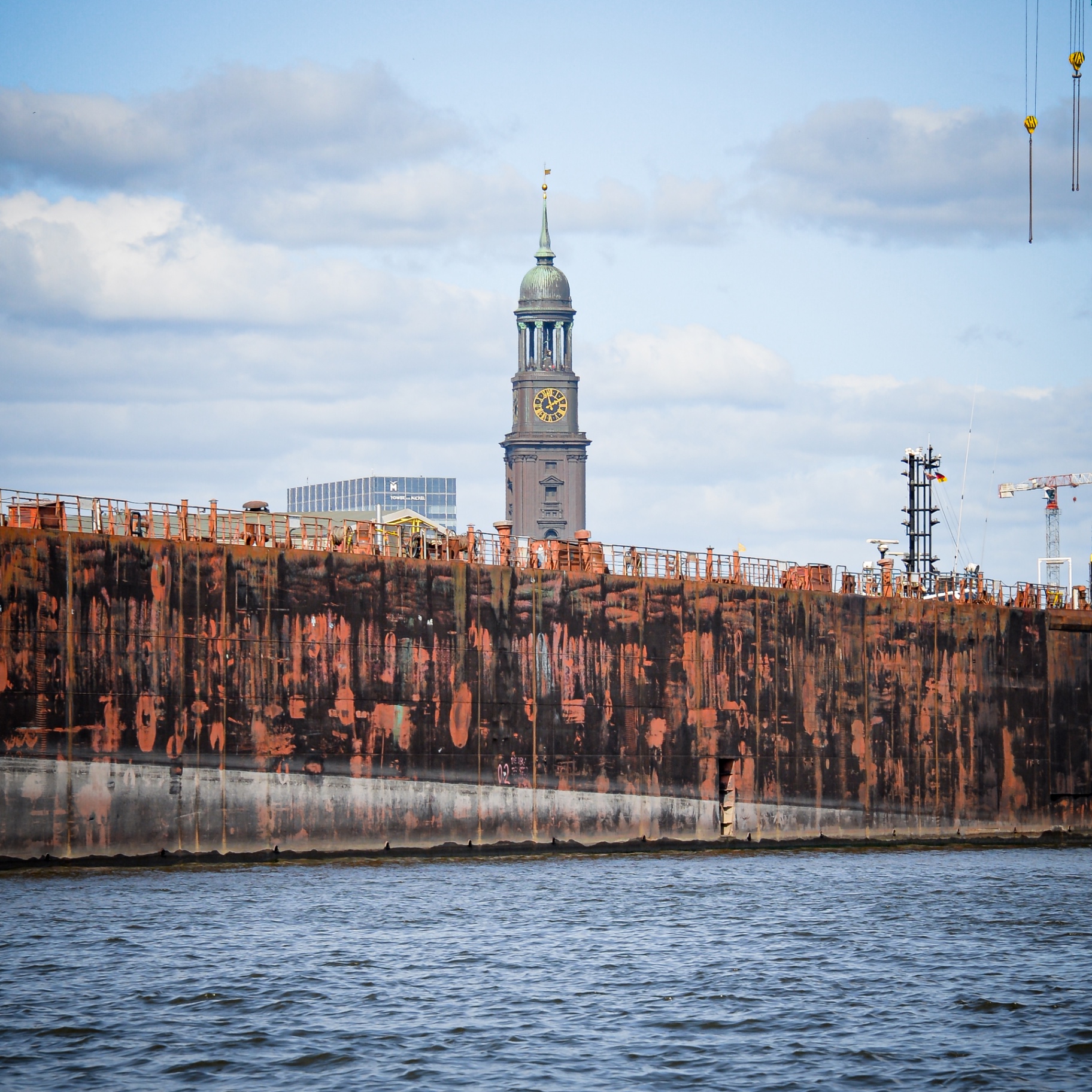 Hamburg auf Holz - Michel hinter Dock