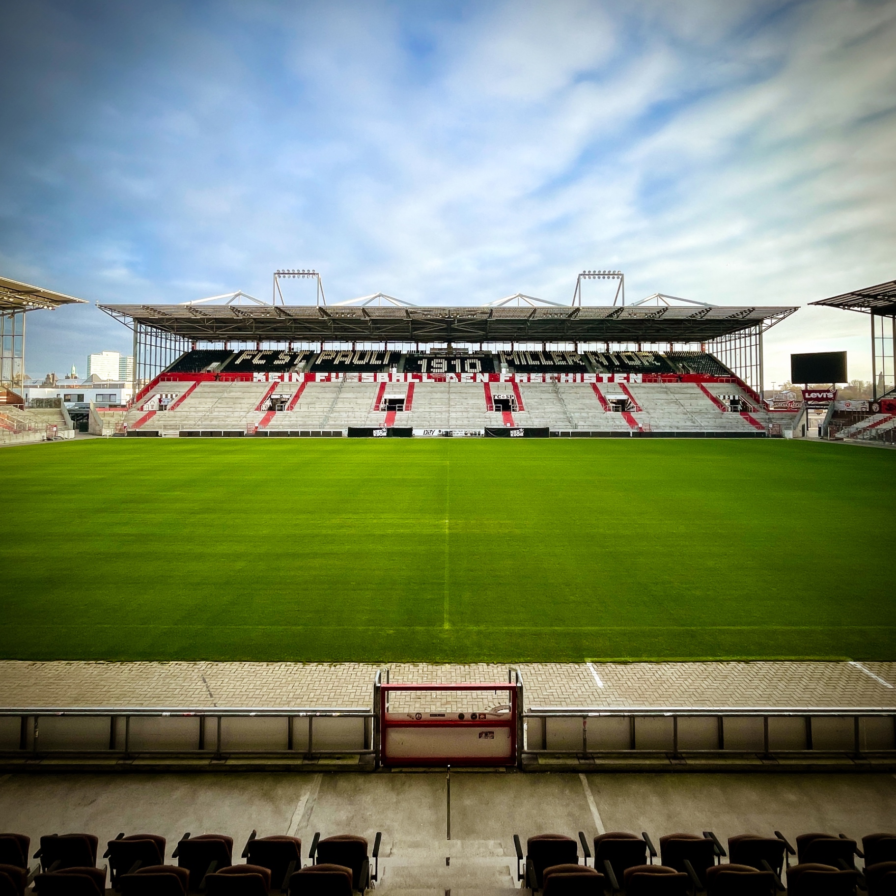 Hamburg auf Holz - Millerntor Stadion