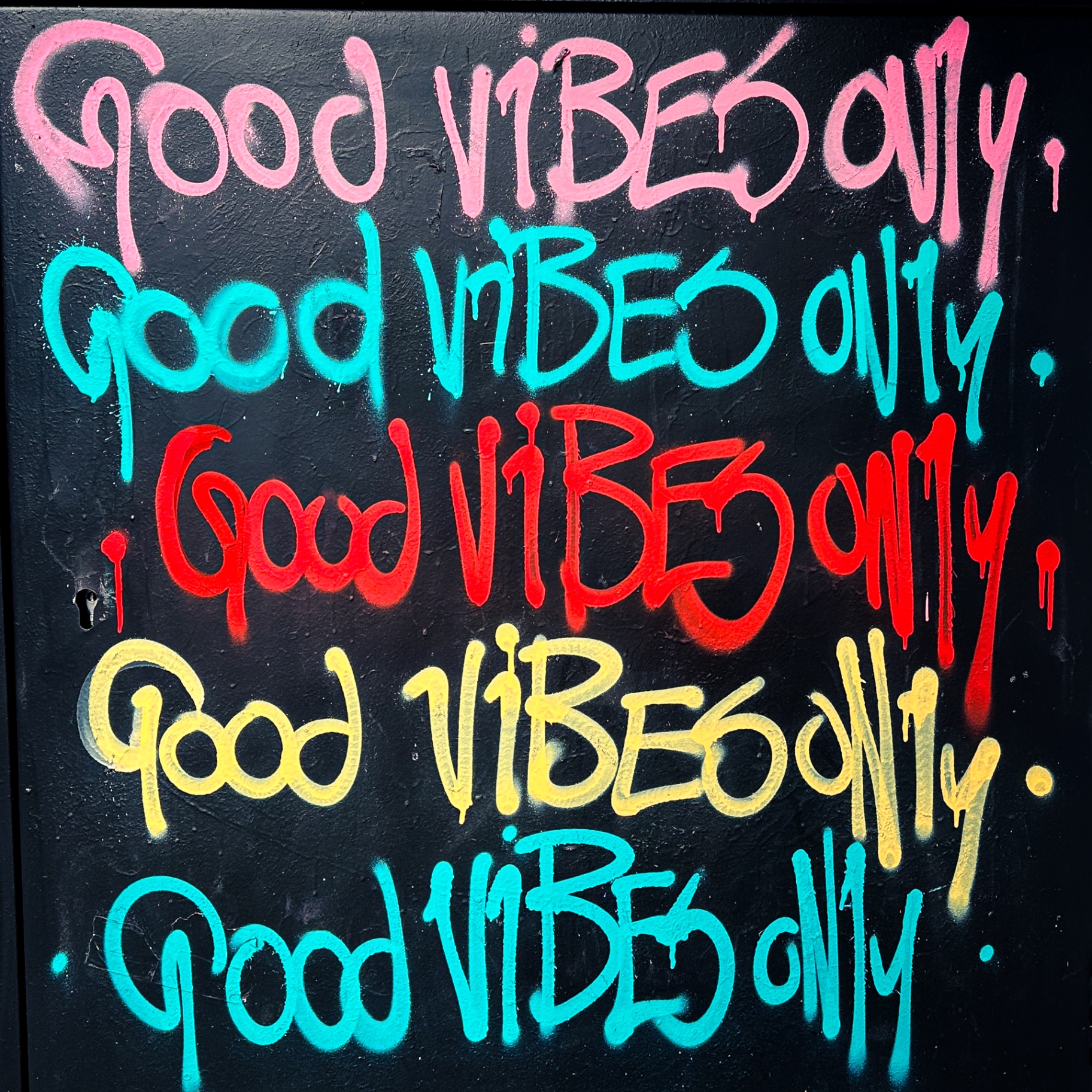 Streetart auf Holz - Good Vibes Only