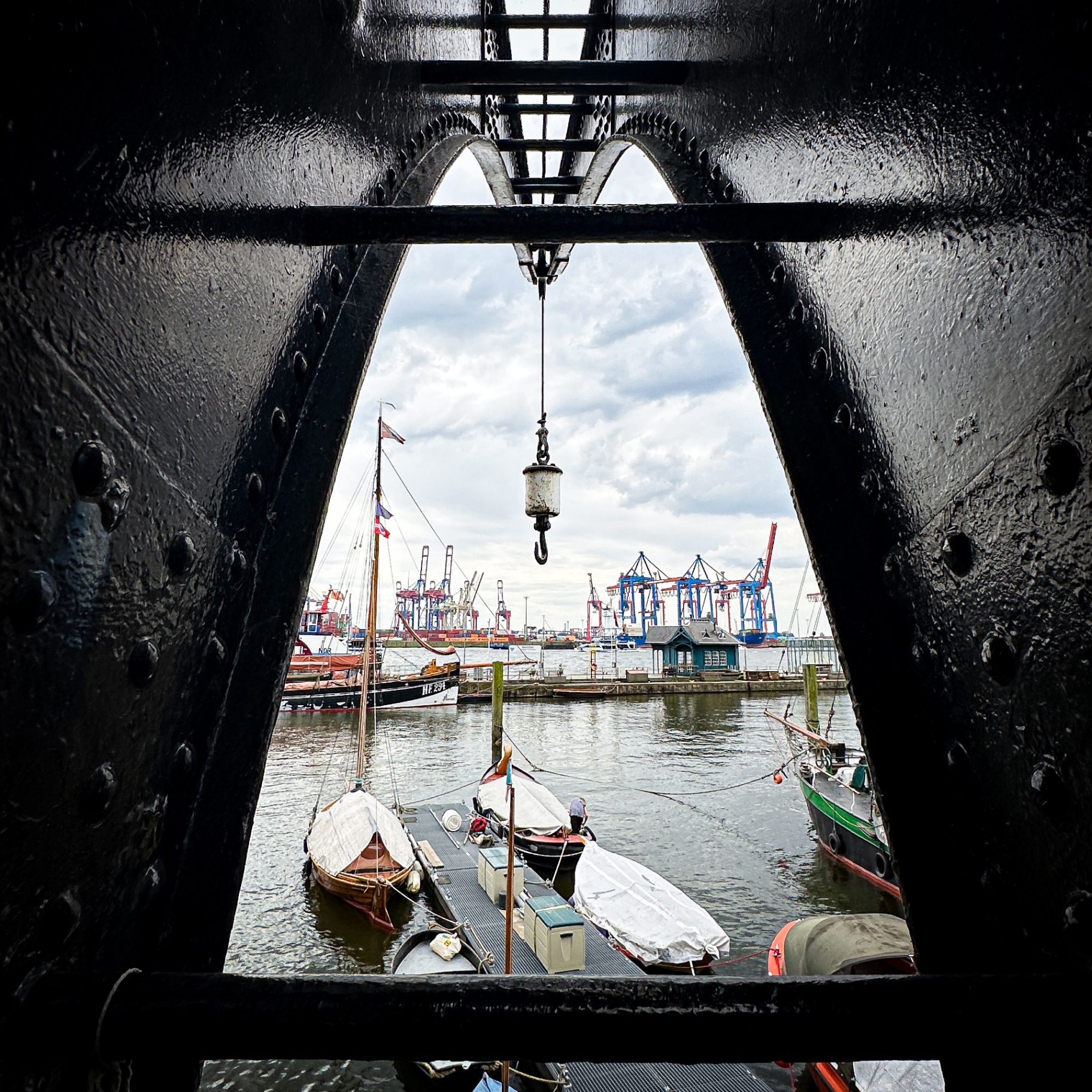 Hamburg auf Holz - Museumshafen Kranblick