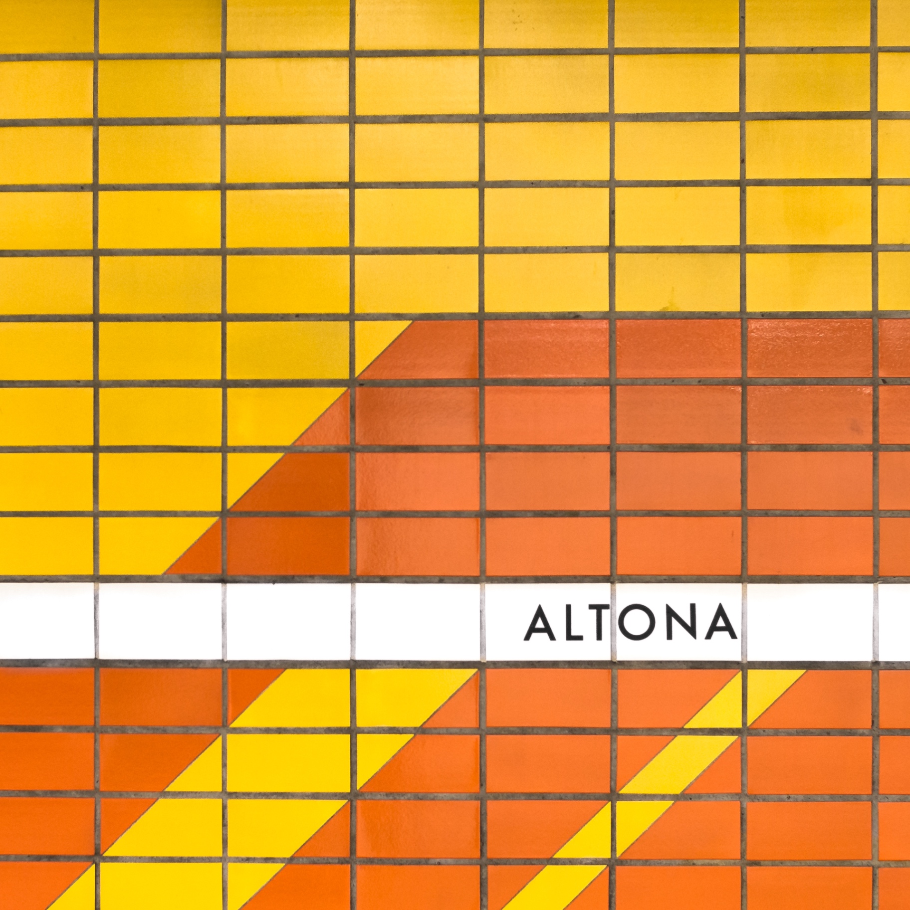 U-Bahn Hamburg auf Holz - Altona