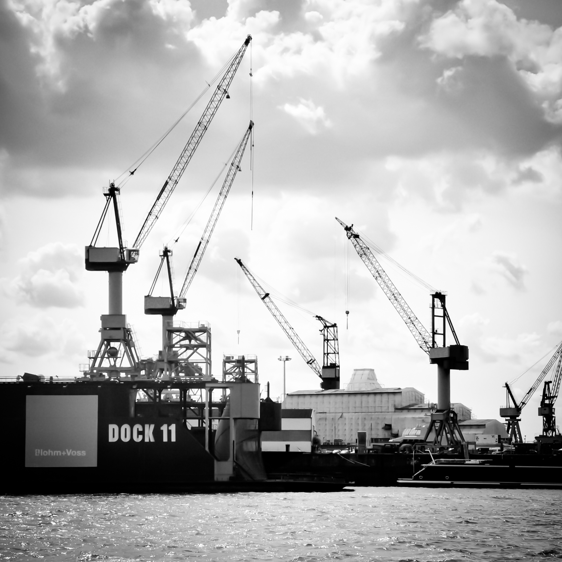 Hamburg auf Holz - Dock 11 Kräne