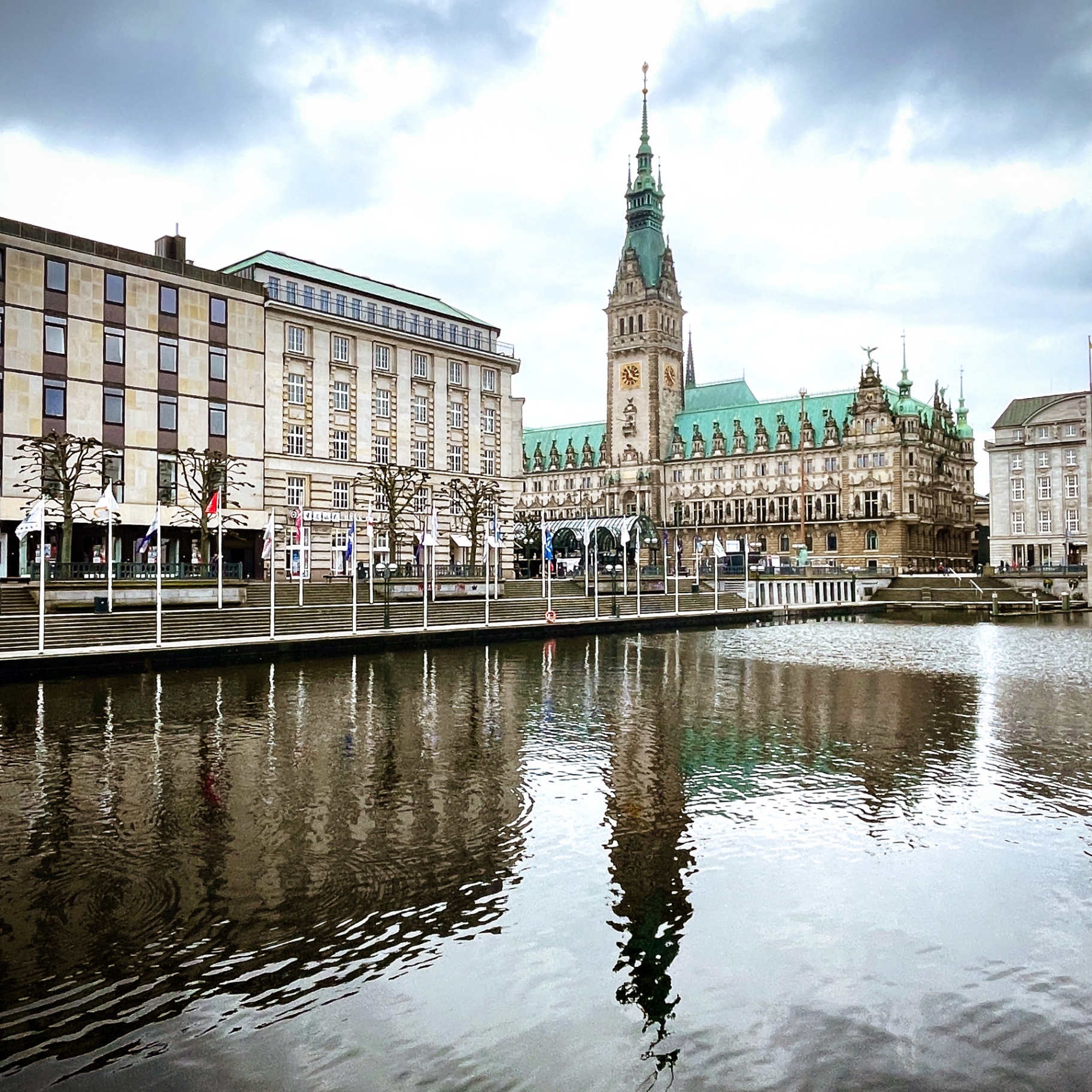 Hamburg auf Holz - Rathaus Spiegelung