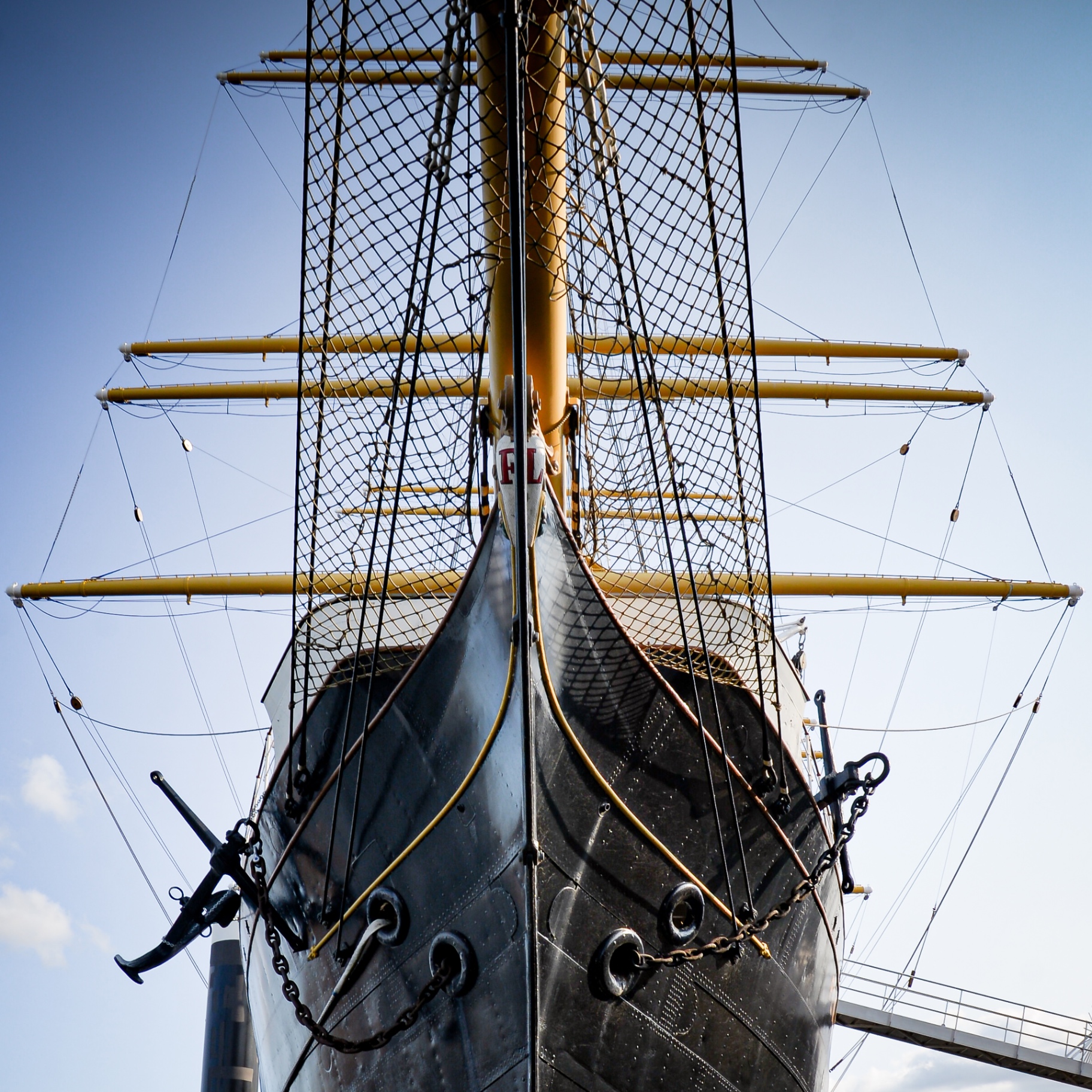 Hamburg auf Holz - Segelschiff Bug