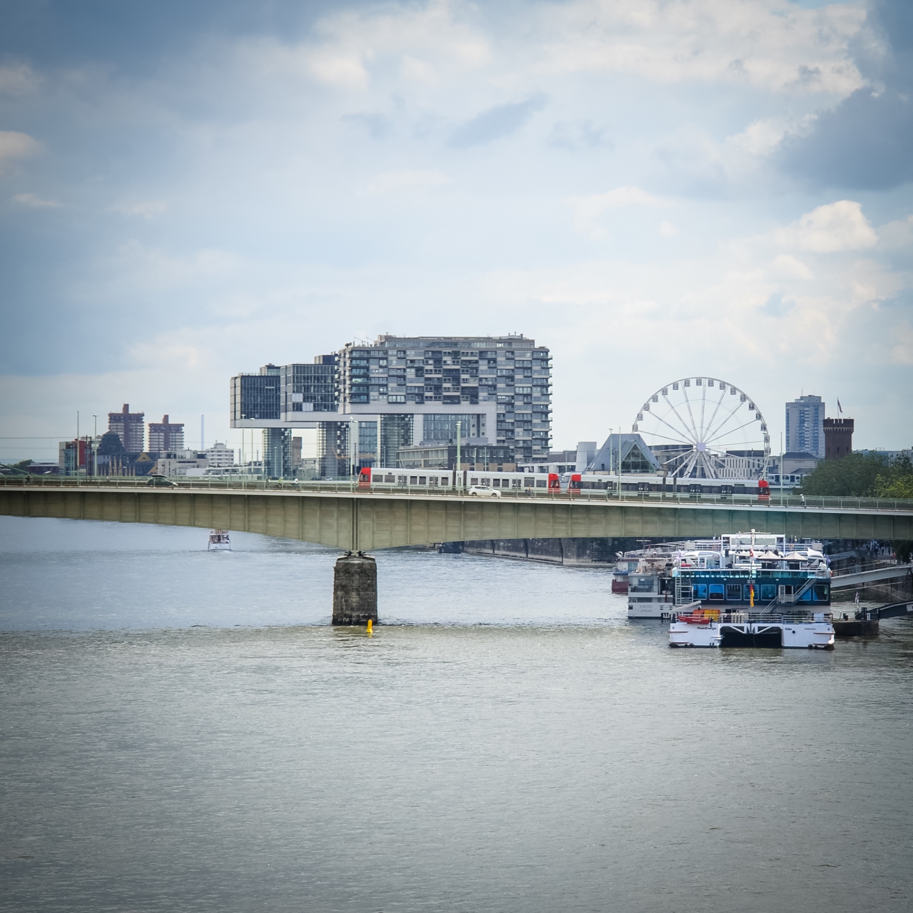 Köln auf Holz - Deutzer Brücke & Kranhäuser