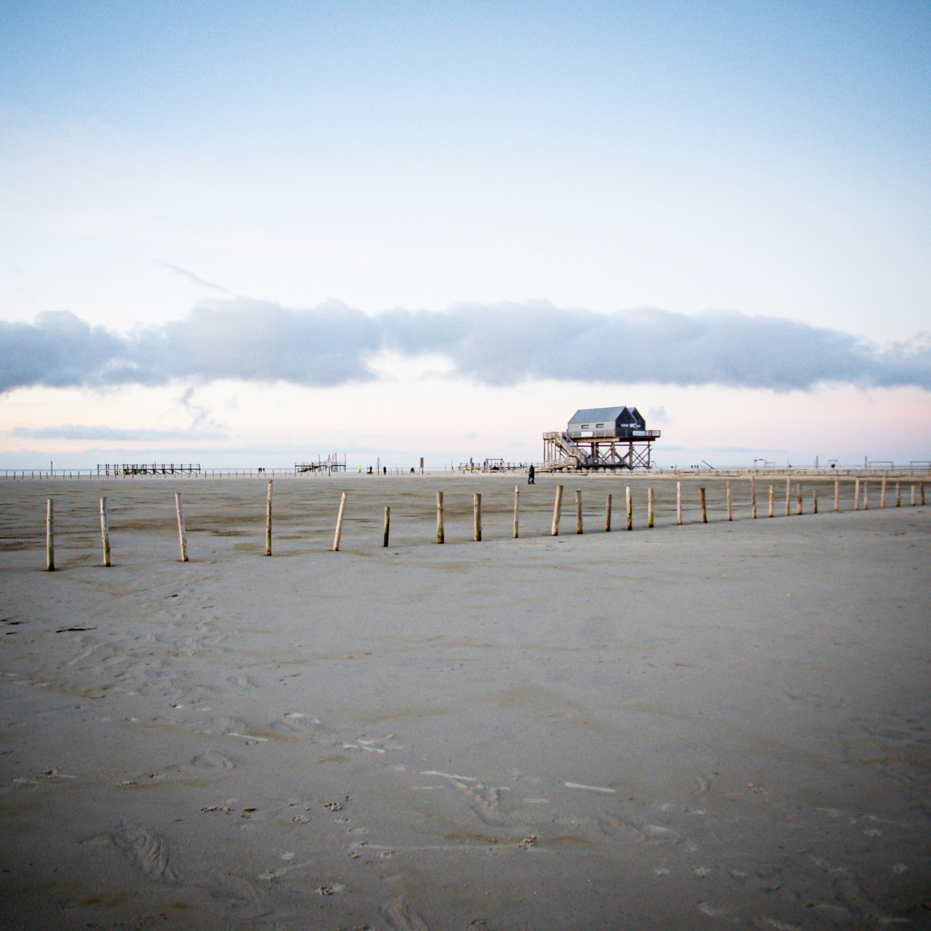 St. Peter-Ording auf Holz - WC Pfahlbau am Strand