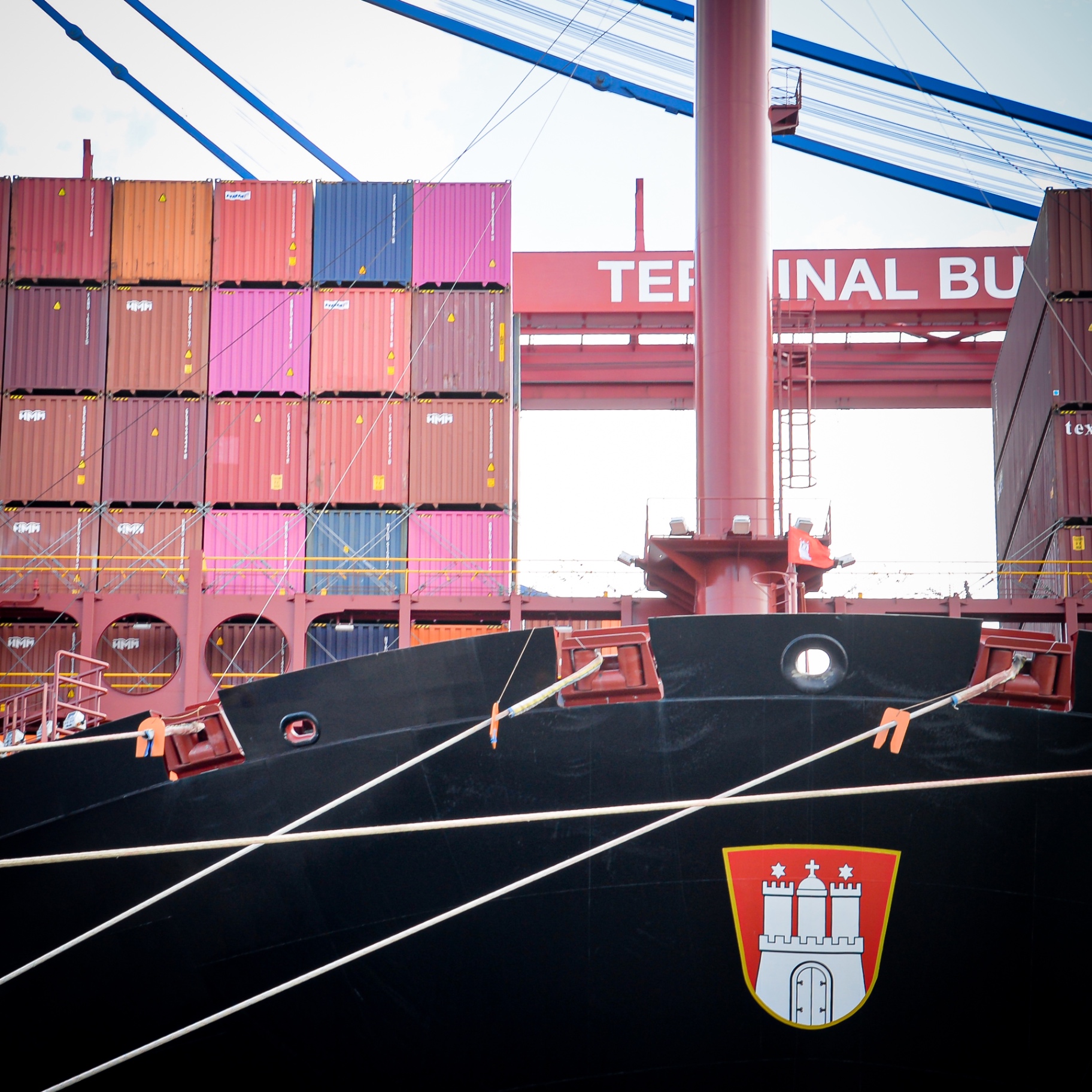 Hamburg auf Holz - Terminal Burchardkai Containerschiff