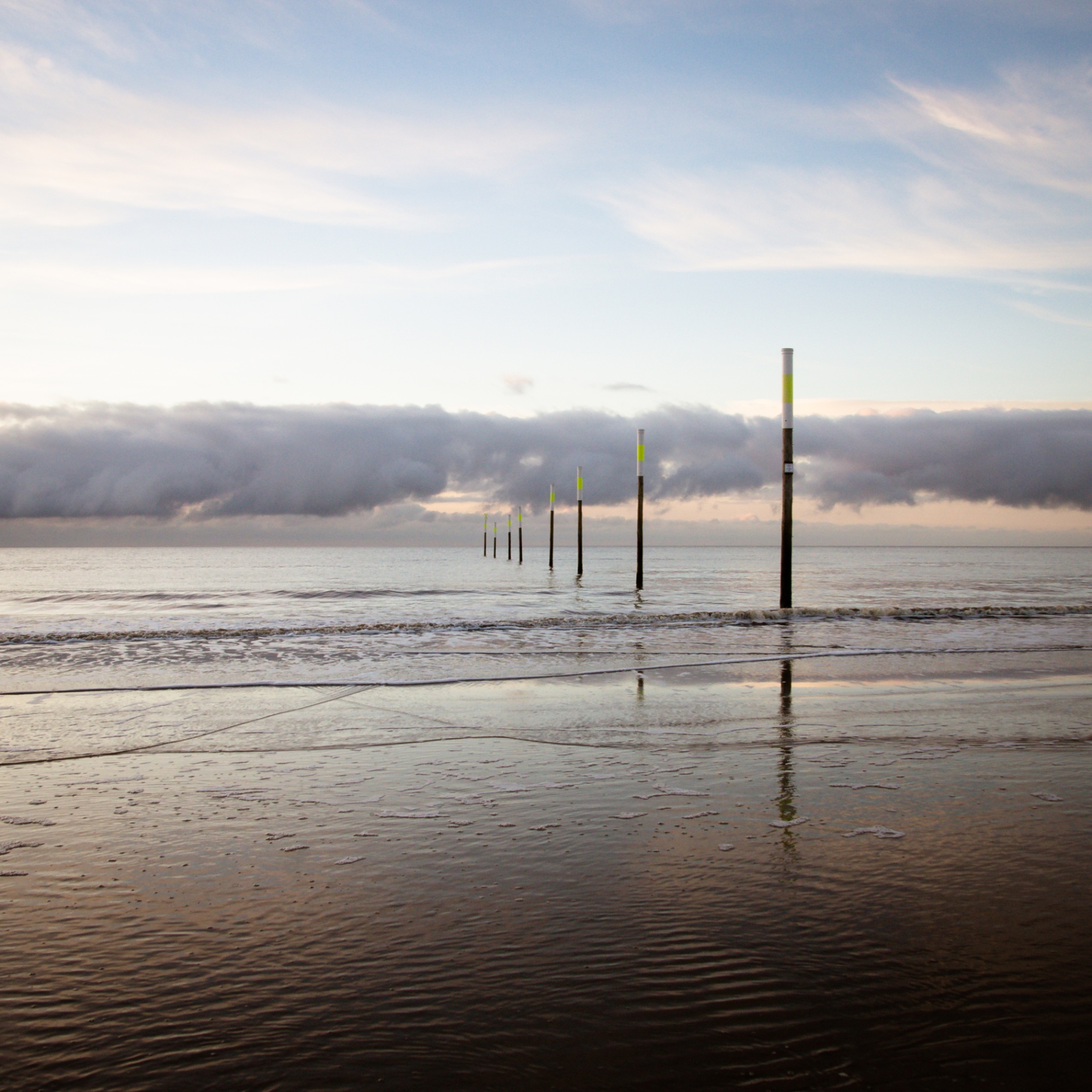 St. Peter-Ording auf Holz - Pfähle in der Brandung