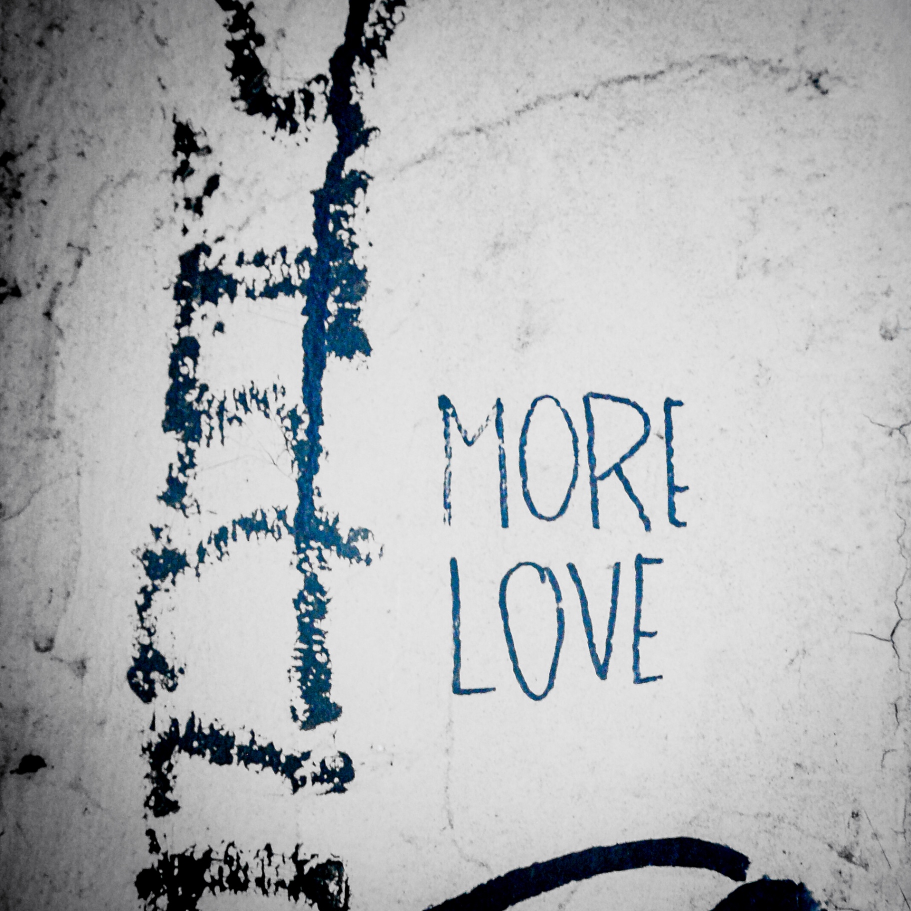 Streetart auf Holz - More Love
