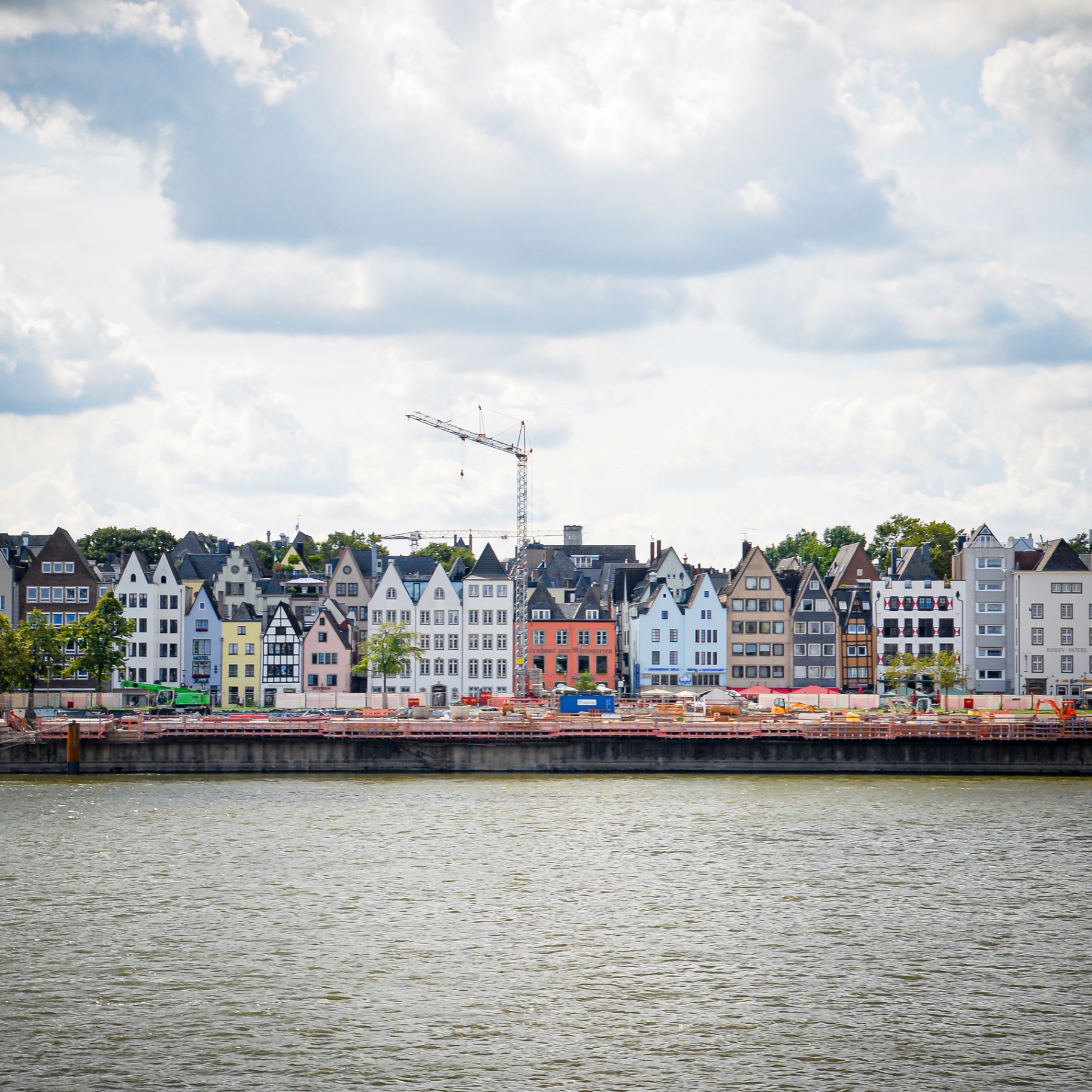 Köln auf Holz - Rheinufer Giebelhäuser